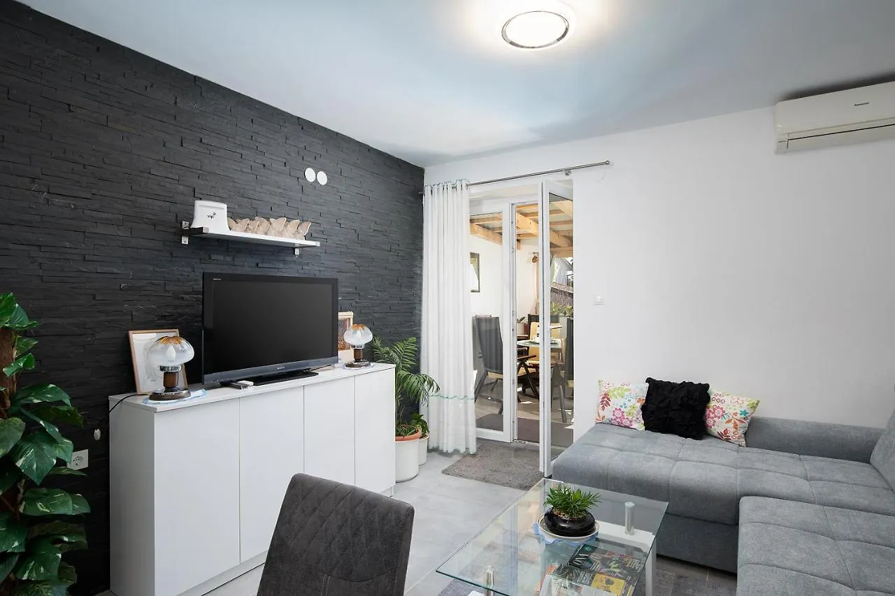 Sea View Apartment With Free Parking Pula Croatia
