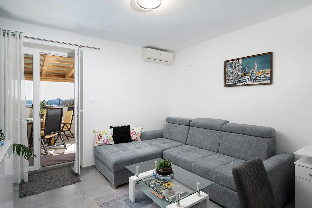 Sea View Apartment With Free Parking Pula