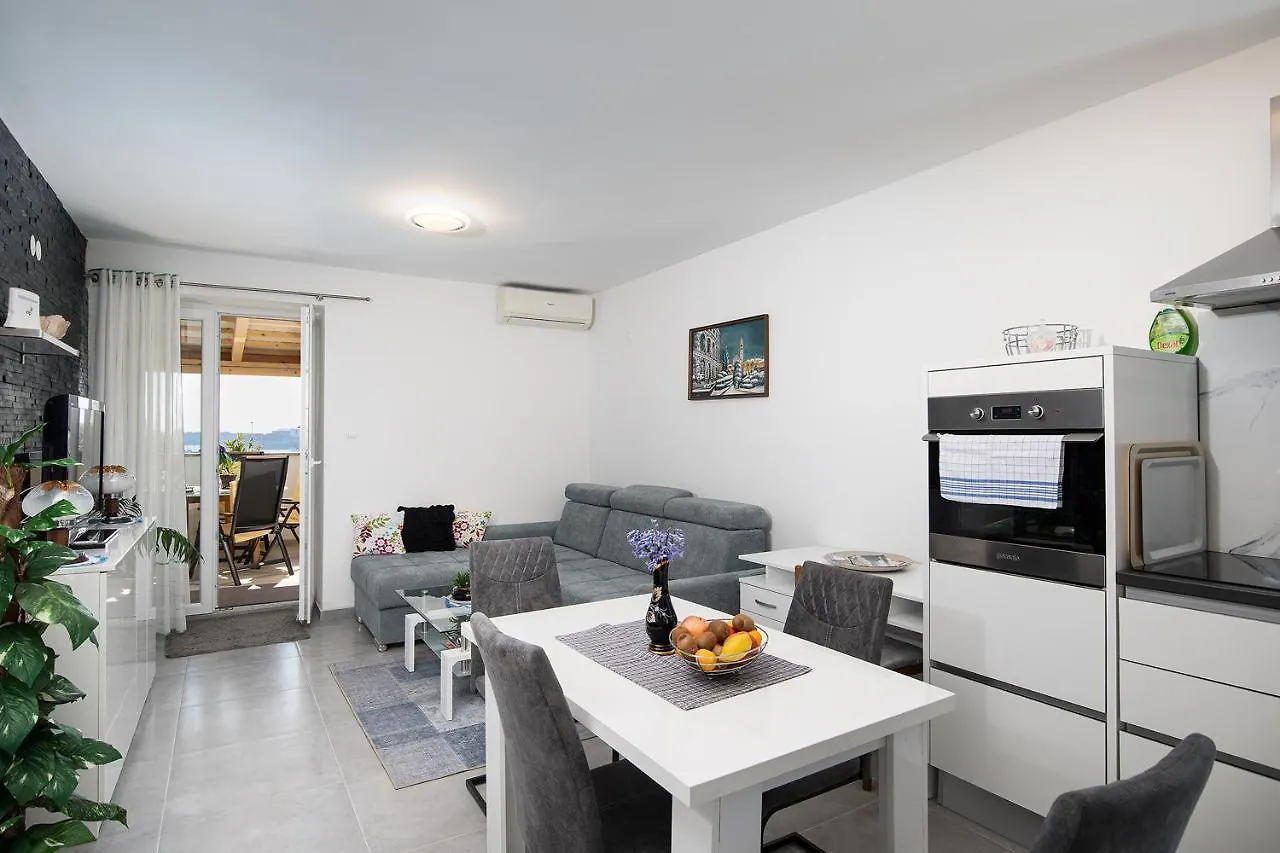Sea View Apartment With Free Parking Pula