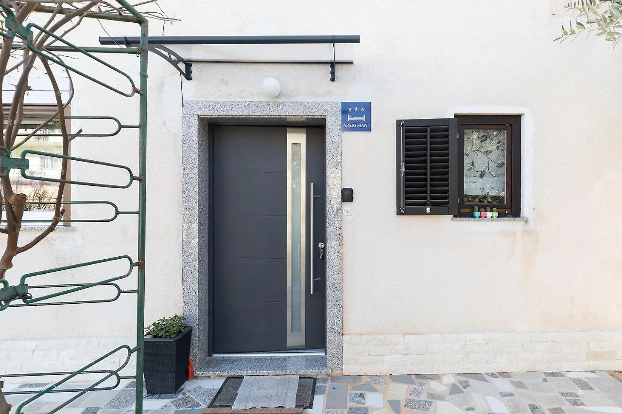 Sea View Apartment With Free Parking Pula