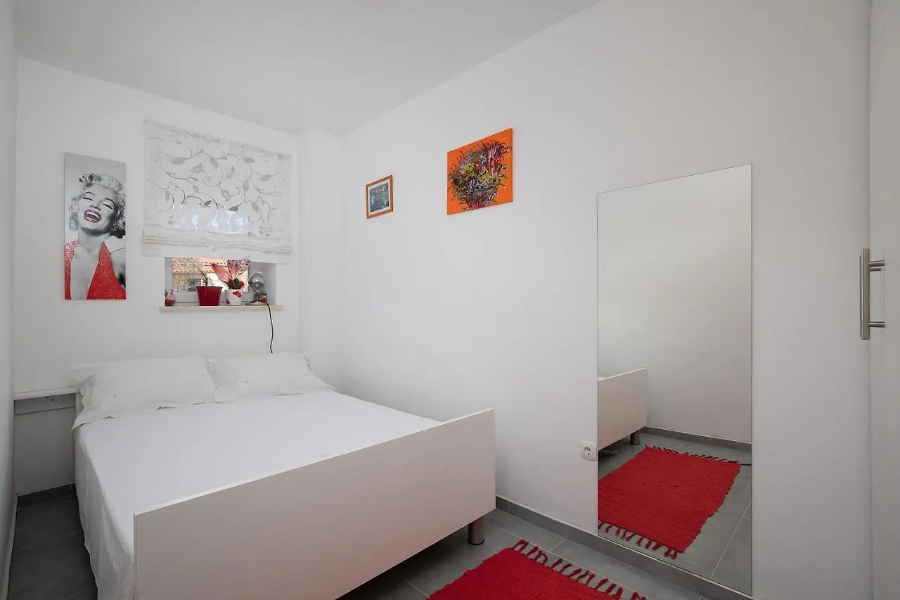 Sea View Apartment With Free Parking Πούλα 0*,  Κροατία