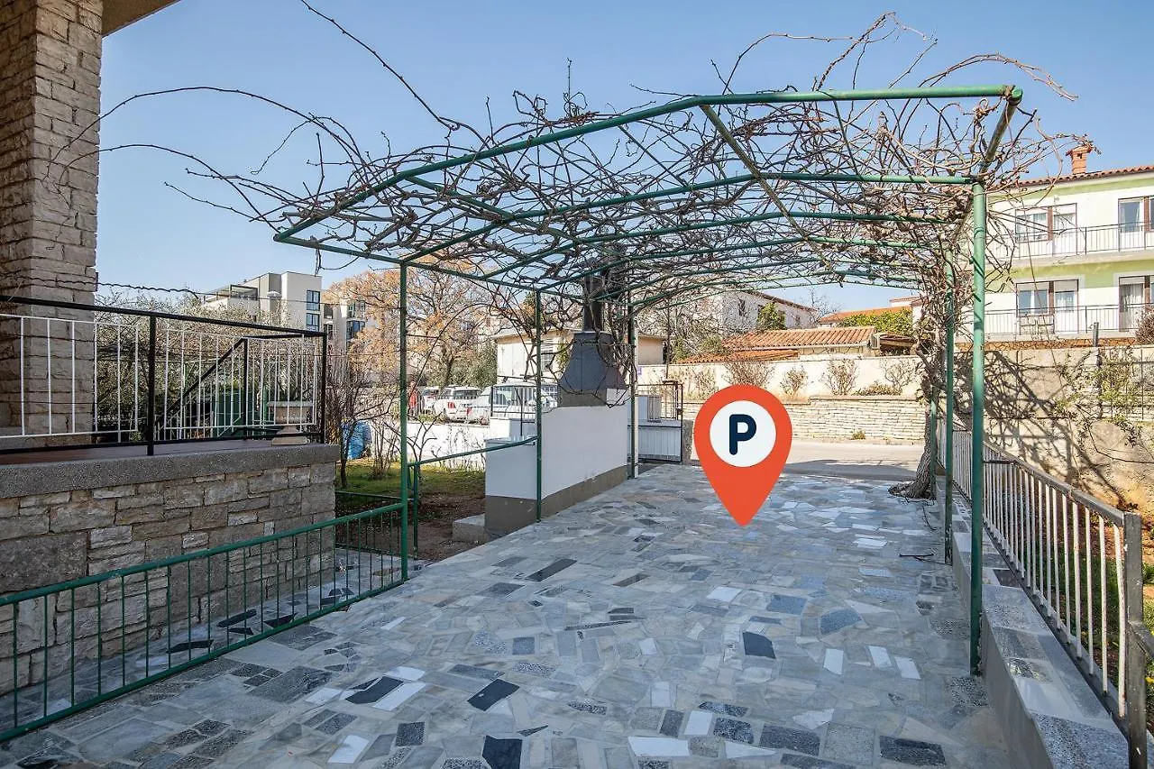Sea View Apartment With Free Parking Πούλα Κροατία